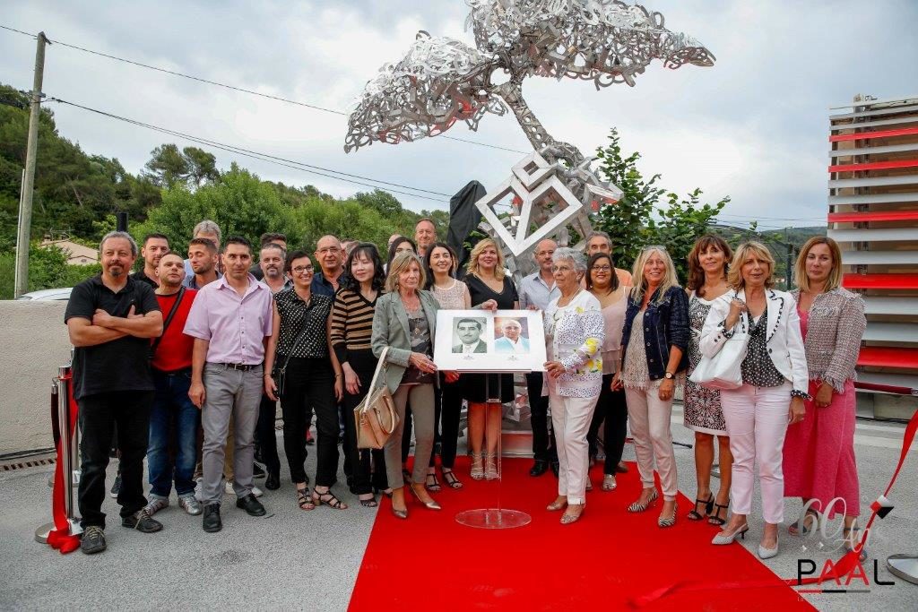 Inauguration de la sculpture monumentale en aluminium : L'Arbre de la Connaissance, par l'artiste Laurent BOSIO - Avec les collaborateurs PAAL et la famille SCARAMOZZINO